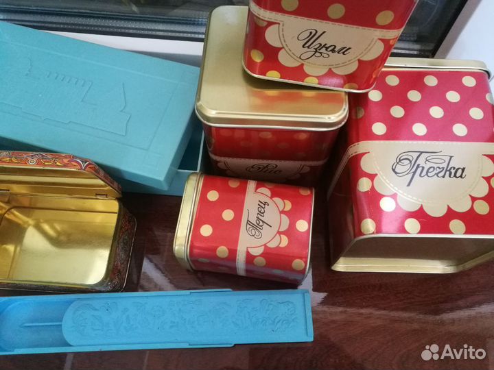 Коробочки жестяные и эмалированные крышки