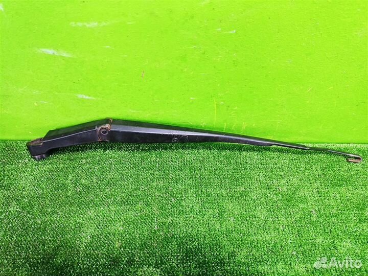 Поводок стеклоочистителя правый Honda Civic 4D (F