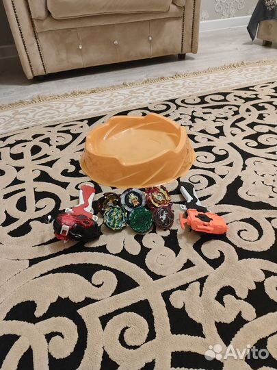 Бей blayde игрушки вместе с ареной для игры