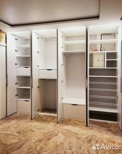 Шкаф-купе с зеркалом