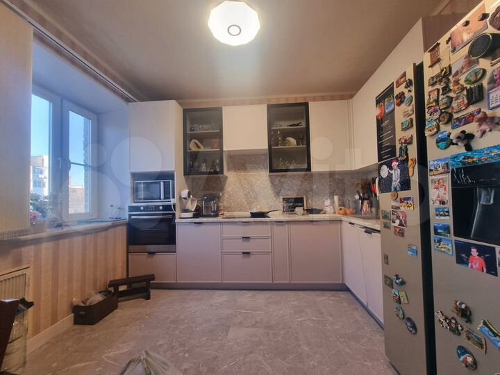 3-к. квартира, 72 м², 8/10 эт.