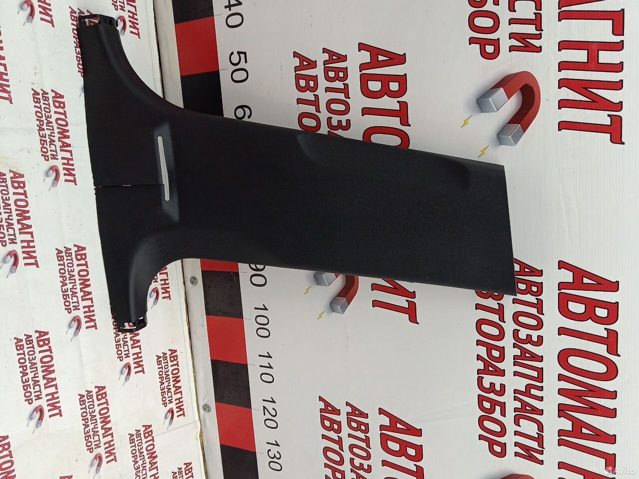 Обшивка центральной стойки правая Geely Atlas Pro