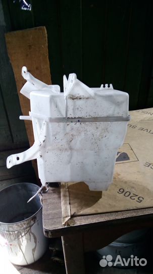 Бачок омывателя Nissan Juke