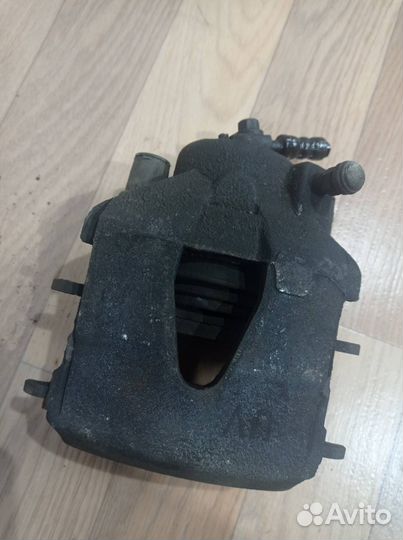 Суппорт тормозной передний левый Skoda Fabia