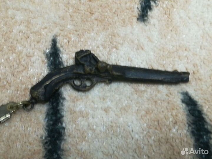 Брелок латунный