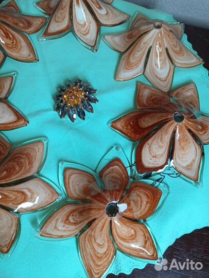 Стеклянные цветы от люстры, плафоны