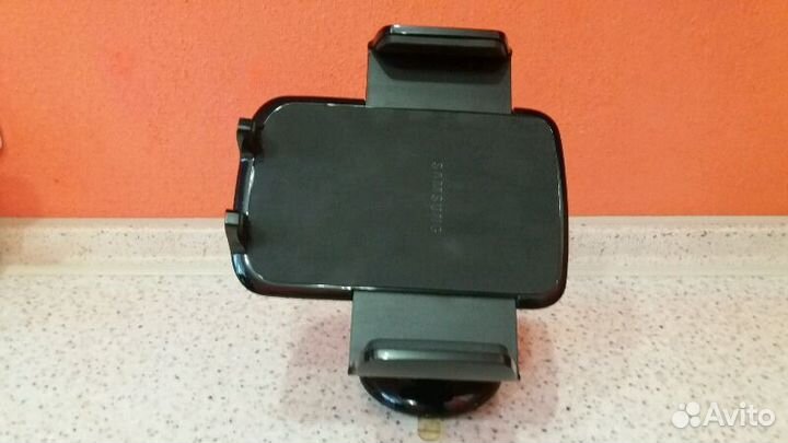 Автомобильный держатель для планшета