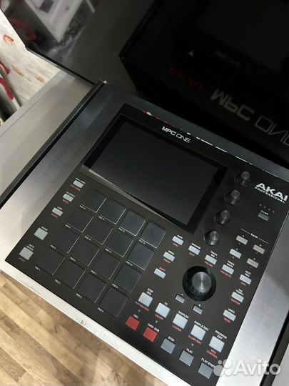 Семплер Akai MPC One