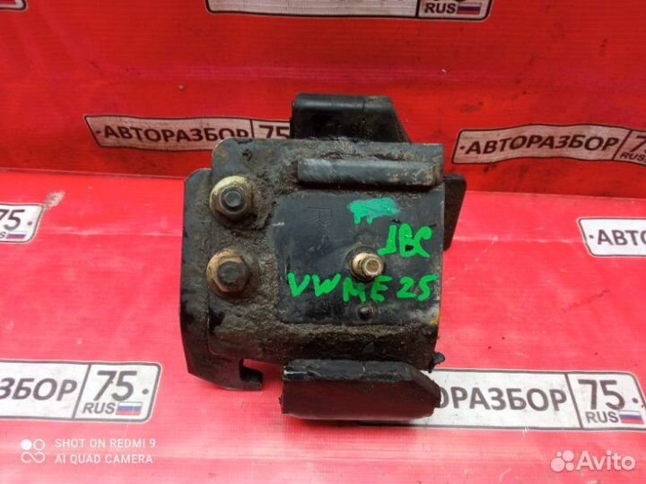 Подушка двигателя правая Nissan Caravan vwme25