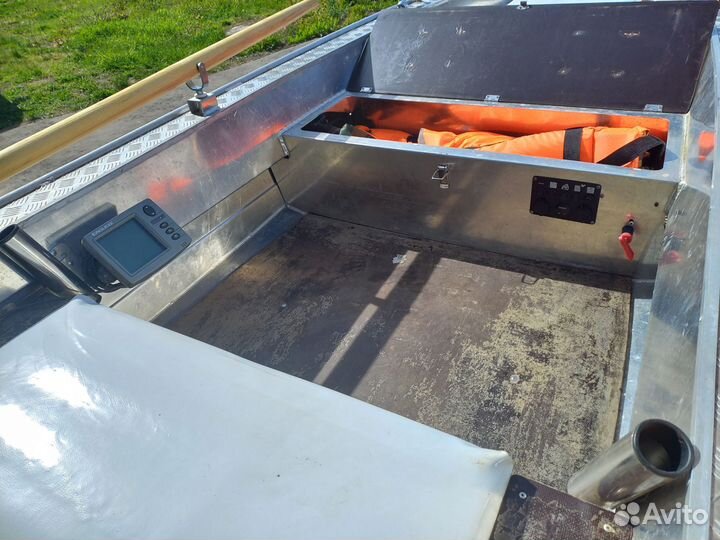 Лодка с мотором