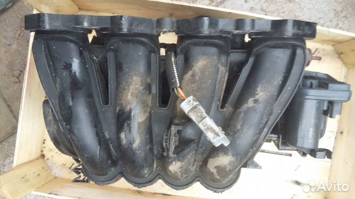 Коллектор впускной 1.6 Peugeot Пежо 307 Citroen