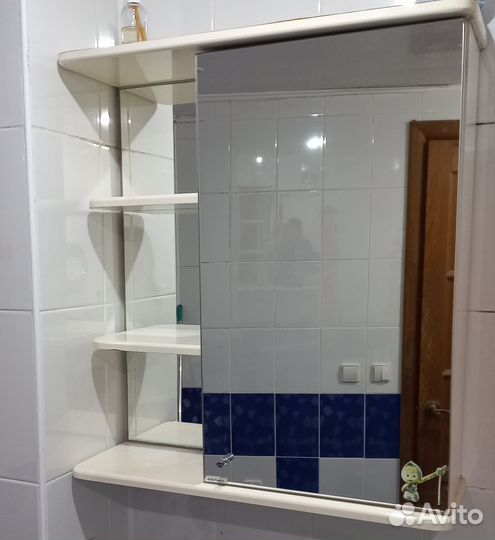 Полка для ванной с зеркалом