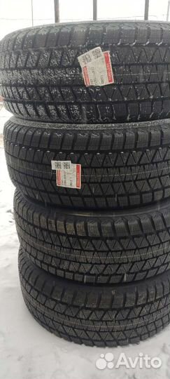 Bridgestone Blizzak DM-V3 285/45 R22 110T