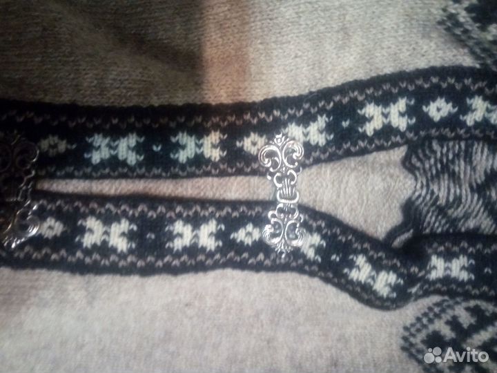 Свитер шерстяной