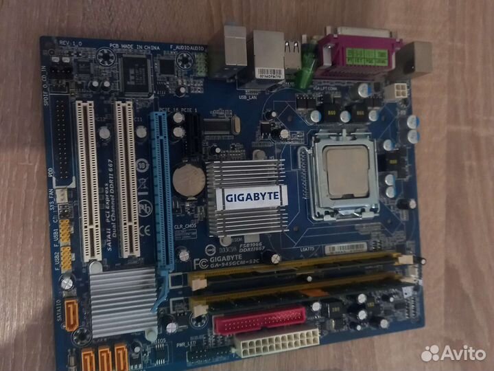 Материнская плата с процессором и памятью