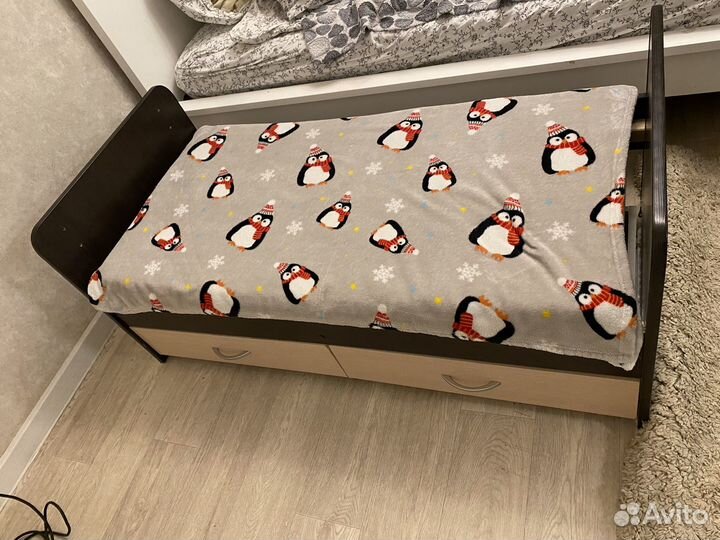 Детская кроватка с поперечным маятником