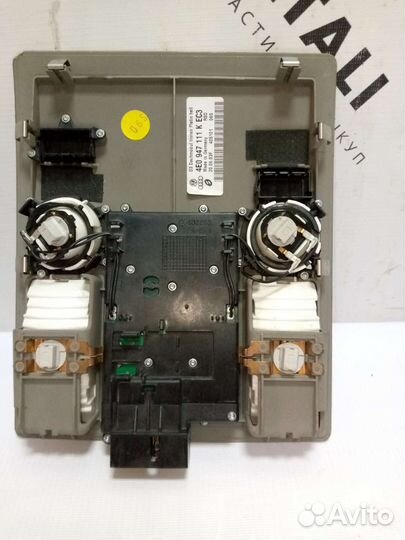 Audi a8 d3 плафон салонный задний