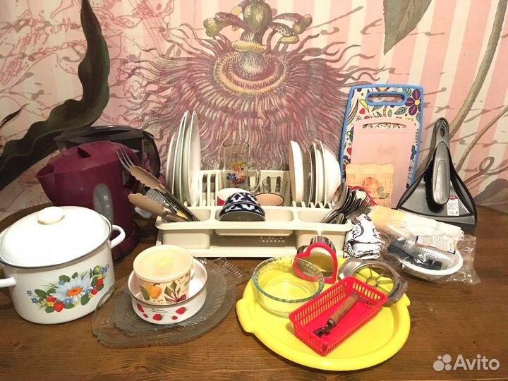 Все для кухни:тарелки,чашки,вилки,ложки