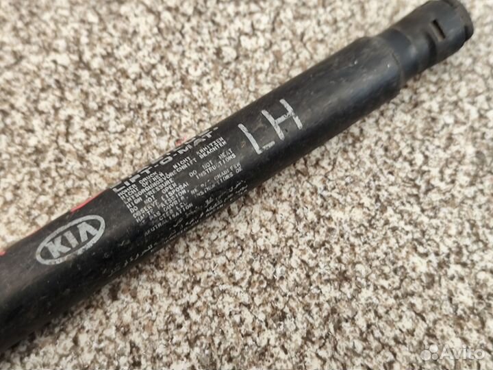 Упор багажника левый Kia Picanto 1