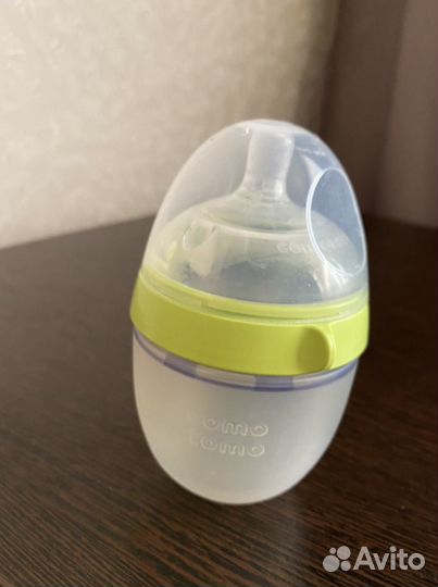 Две бутылочки для кормления Comotomo и NUK