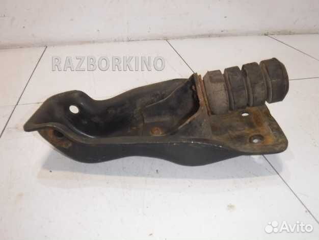 Кронштейн переднего амортизатора