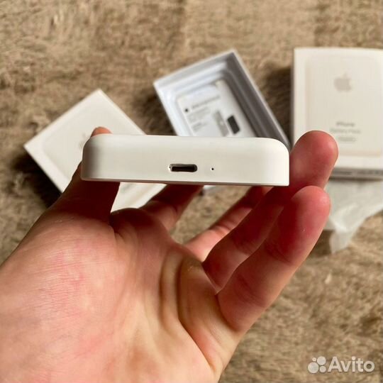 Apple MagSafe Battery Pack белый
