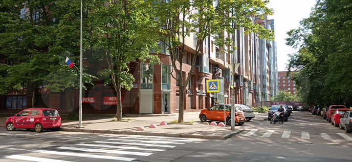 Угловое с ремонтом, огромными окнами, 459.2 м²