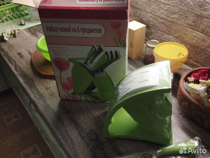 Набор кухонных ножей с подставкой