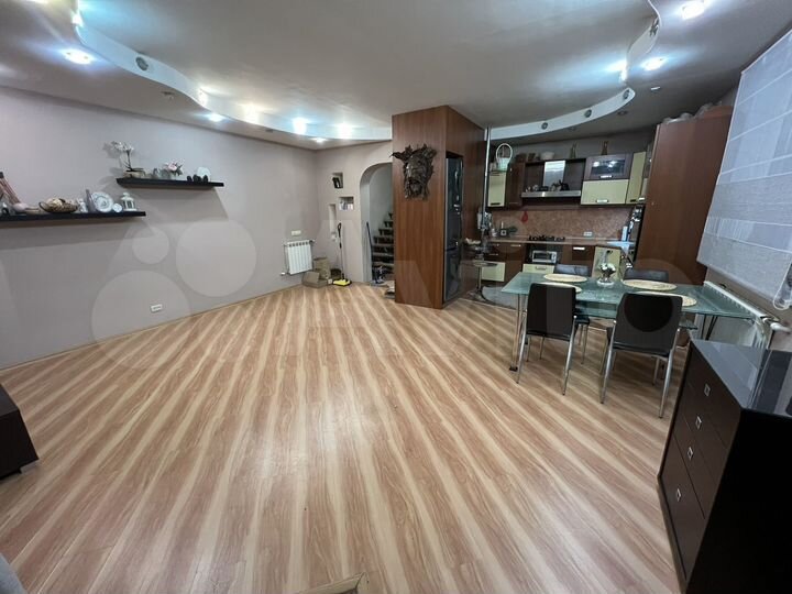 2-к. квартира, 85 м², 1/2 эт.