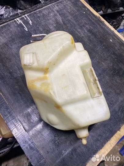 Бачек омывателя W210 Mercedes 2108690920