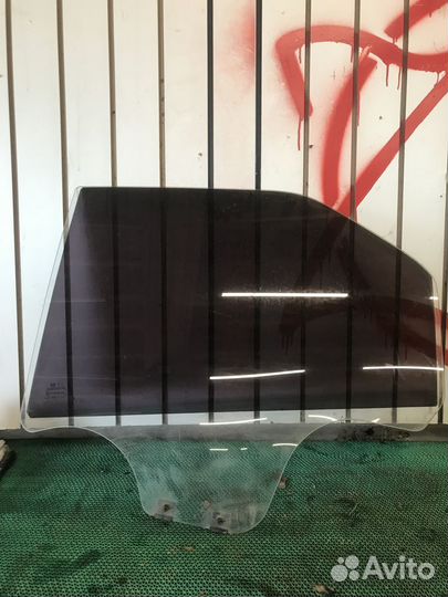 Левое переднее правое заднее боковое стекло Logan