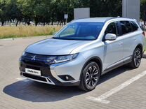 Mitsubishi Outlander 2.0 CVT, 2021, 38 000 км, с пробегом, цена 2 740 000 руб.