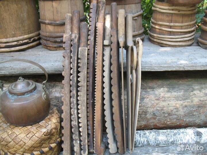 Рубель старинный утюг, трепало, доска для стирки