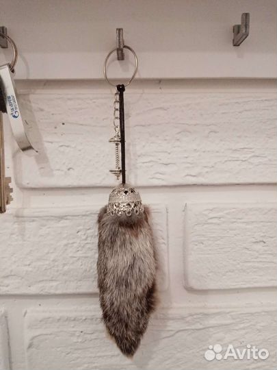 Брелок с лапкой кролика