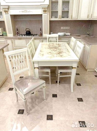 Столы и стулья