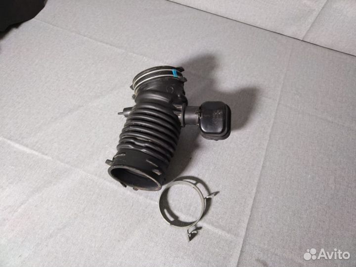 Патрубок воздушного фильтра Rav 4 50