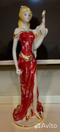 Статуэтка фарфор