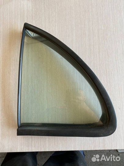 Стекло двери задней левой (форточка) Nissan Almera