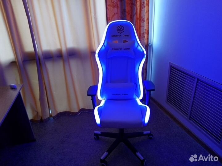 Компьютерное кресло white Emperor camp до 130 кг