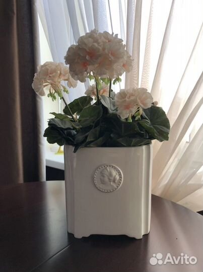 Вазы, кофейник, часы