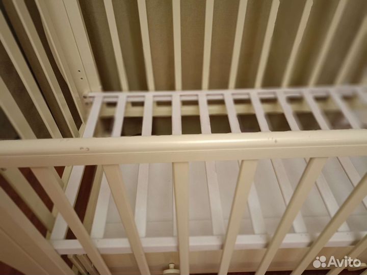 Кровать детская с маятником
