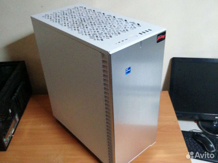 Игровой корпус для пк белый