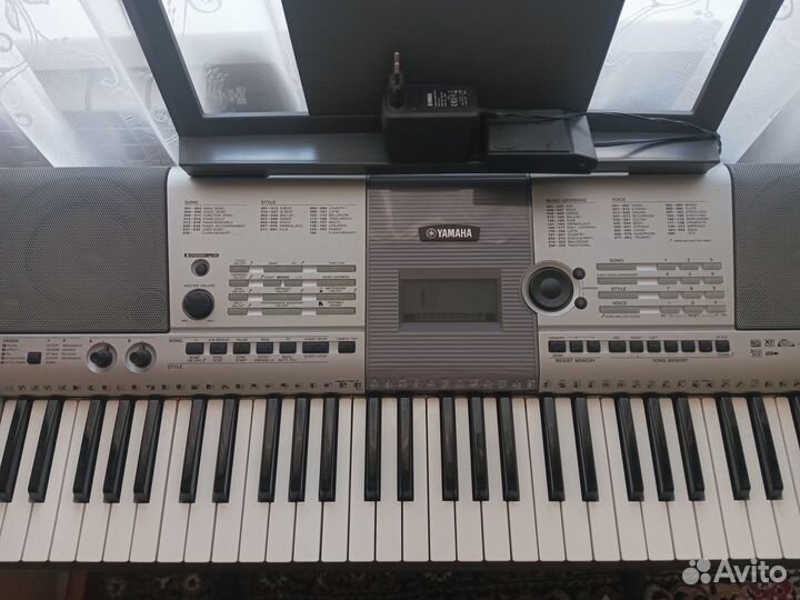 Синтезатор Yamaha psr E403