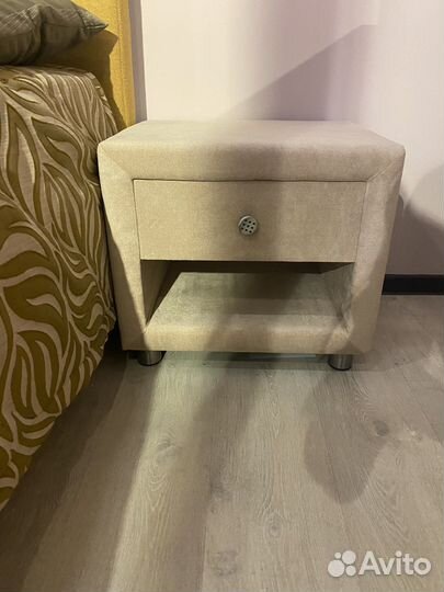 Тумбочка прикроватная