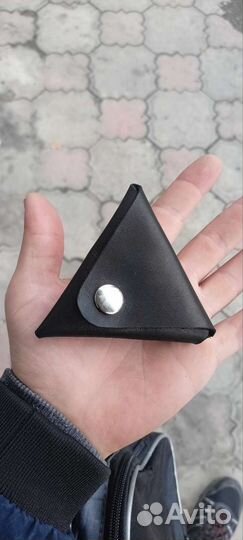 Монетницы и брелки из кожи