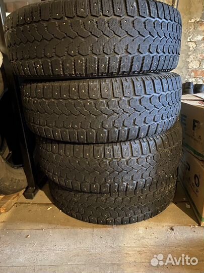 Yokohama Ice Guard F700Z 215/70 R16