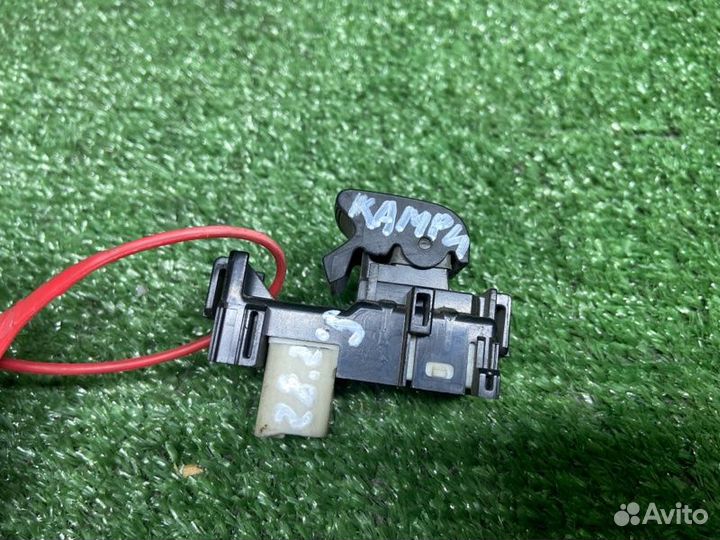 Кнопка стеклоподьемника задняя задняя Toyota Camry