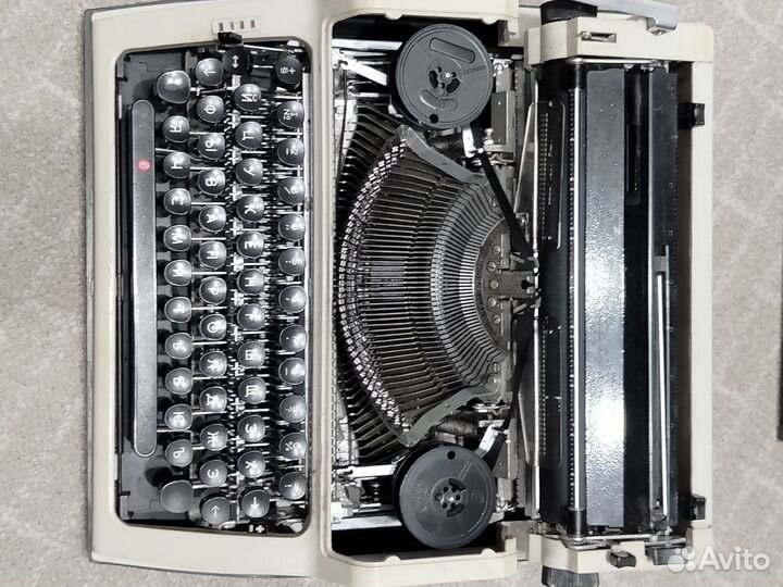 Печатная пишущая машинка