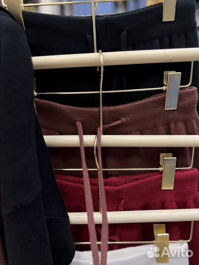 Женский костюм на молнии с капюшоном