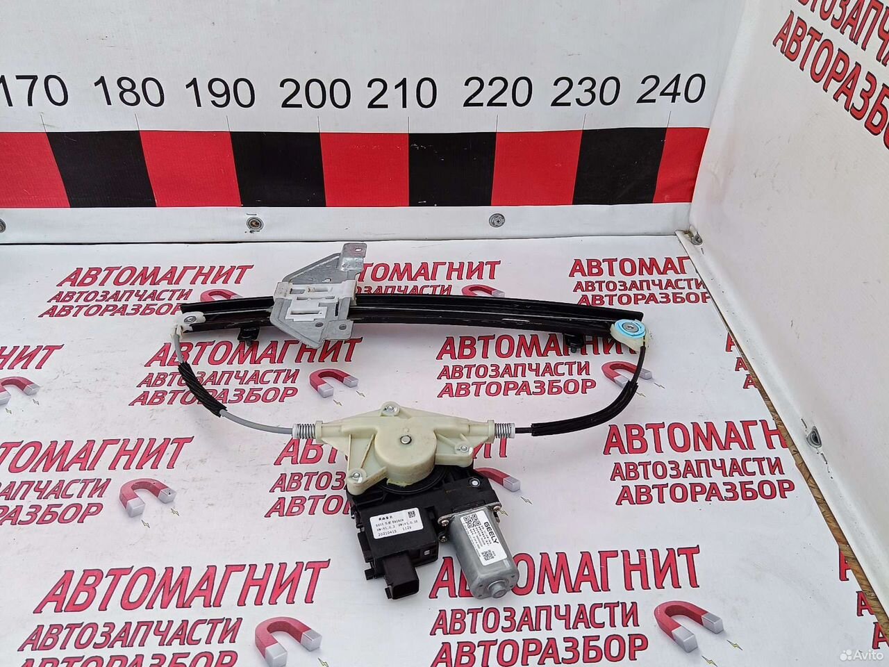 Стеклоподьемник передний правый Джили Кулрей SX11